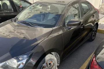 Mazda 2 Sedan  2015 4