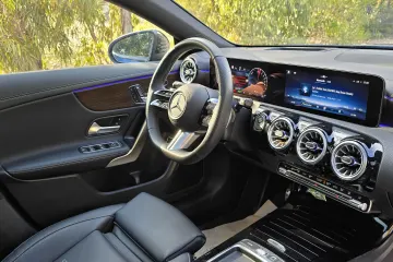 Mercedes-Benz CLA Una belle mercedes benz CLA250e amg full toi panoramic pakg nigt importée d’Allemagne fin serie 2025 13