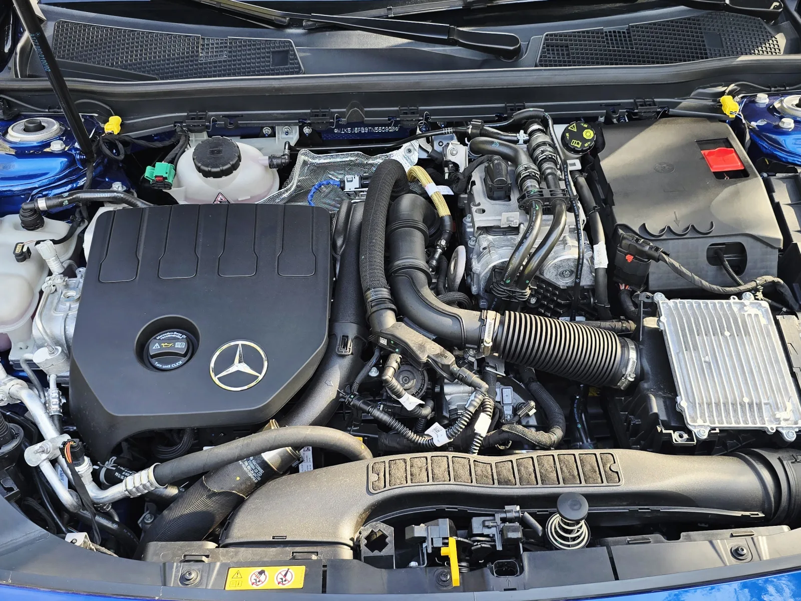 Mercedes-Benz CLA Una belle mercedes benz CLA250e amg full toi panoramic pakg nigt importée d’Allemagne fin serie 2025