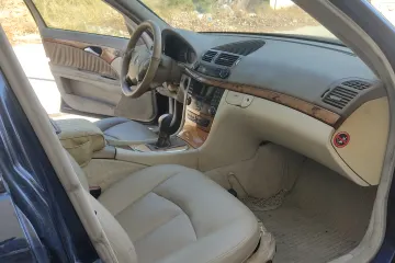 Mercedes-Benz Classe E Élégance 2003 9