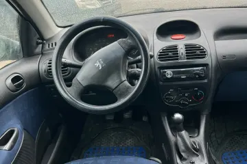 Peugeot 206  2003 10