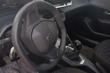 Peugeot 208  2022 5