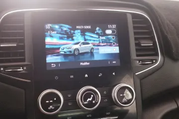 Renault Megane CC Mégane 4 E-tech hybride essence rechargeable 2021 1