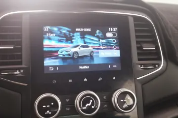 Renault Megane CC Mégane 4 E-tech hybride essence rechargeable 2021 2