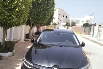 Renault Megane CC Mégane 4 E-tech hybride essence rechargeable 2021 4