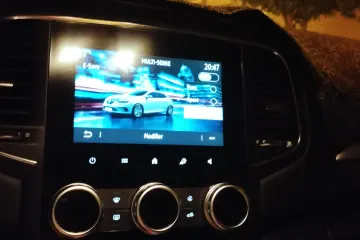 Renault Megane CC Mégane 4 E-tech hybride essence rechargeable 2021 9