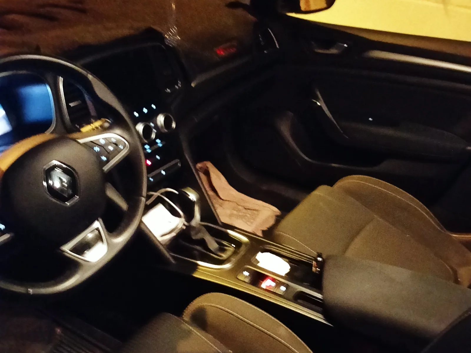 Renault Megane CC Mégane 4 E-tech hybride essence rechargeable 2021