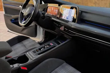 Volkswagen Golf 8 GTE 2021 9