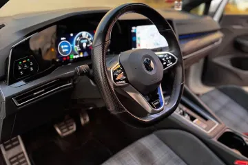 Volkswagen Golf 8 GTE 2021 10