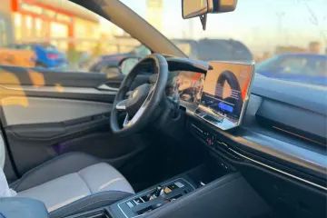Volkswagen Golf 8 R-Line 2026 4