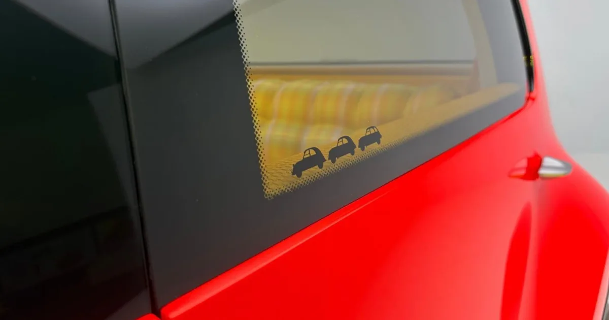 Citroën 2CV électrique : Emmanuel Macron découvre le retour d’une icône française 9
