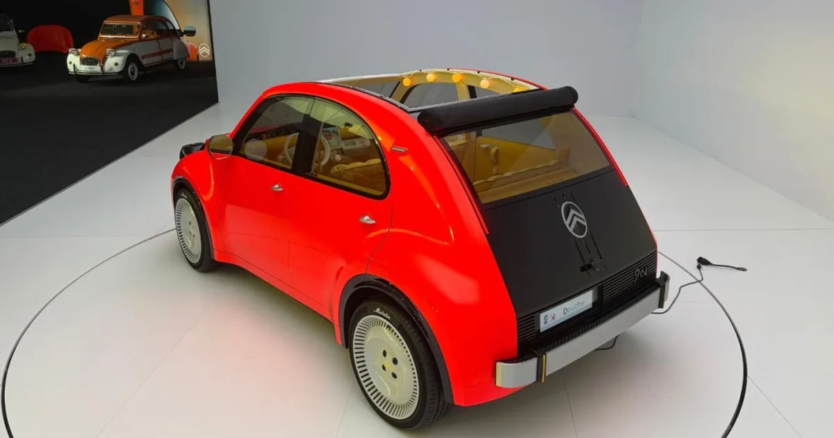 Citroën 2CV électrique : Emmanuel Macron découvre le retour d’une icône française 13